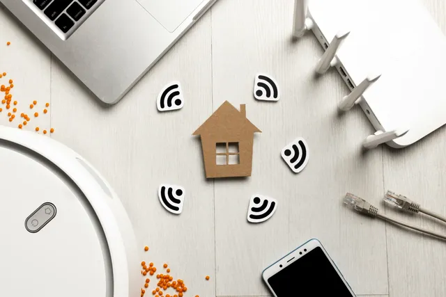 带房屋雕像无线控制设备的顶视图 Wi-Fi 路由器